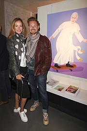 Gregor Teicher mit Frau Stephanie / Vernissage "Giuseppe Veneziano - Fake Reality" in der Galerie Kronsbein in München am 17.10.2019 / Foto: BrauerPhotos / S.Brauer